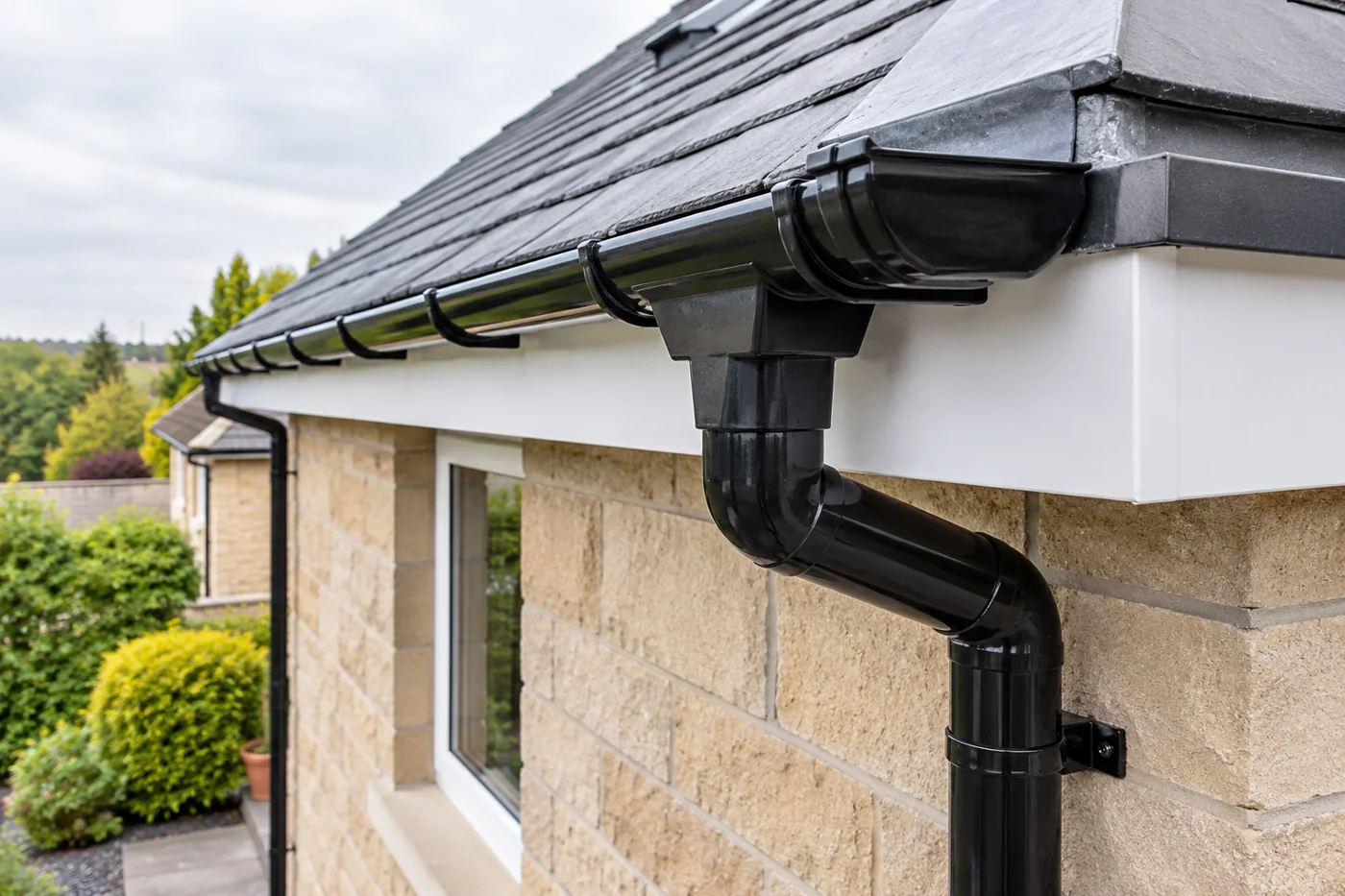 Gutter outlet and downpipe connection